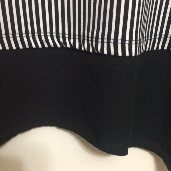 ADRIANNA PAPELL Oversized Relaxed Fit Easy Wear Top with Flowy Sheer Length - Picture 9 of 12